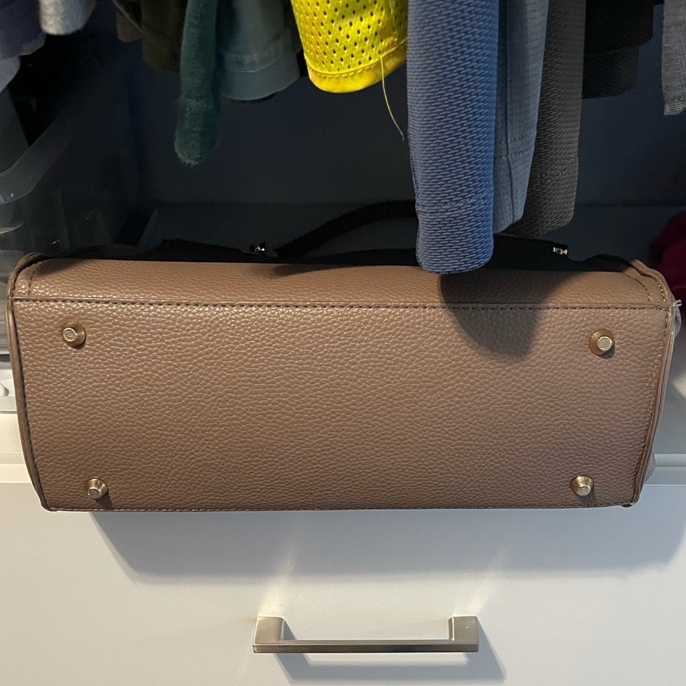 Like new purse - Picture 2 of 4